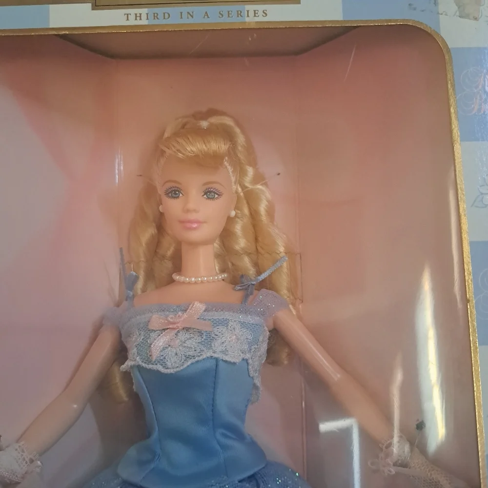 Birthday Wishes Barbie, 2001 - Picture 3 of 7